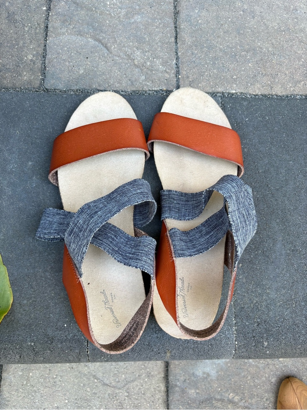 Universal Thread sandal flats - size 10